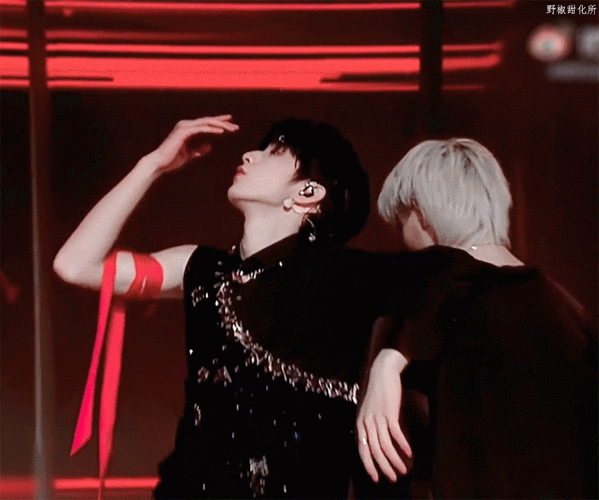 有人对我们炸的全能忙内刘耀文感兴趣吗身高183黄金比例港风大帅哥