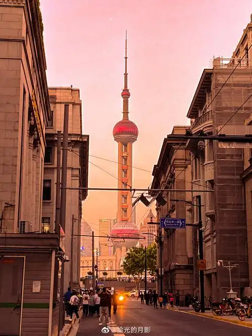 夕阳中的上海外滩__财经头条