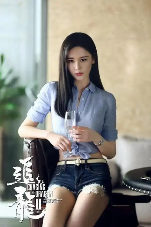 邱意浓是一位90后,出生在江西,小时候的她就长得十分的漂亮,并且身高