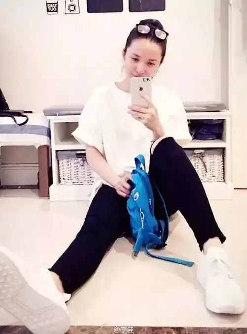 "孔雀男"靳东北京豪宅首次曝光,价值2000万,室内装修简约