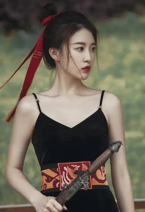 杜雨宸古风侠女写真图片