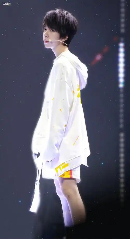 贺峻霖的腿太好看了