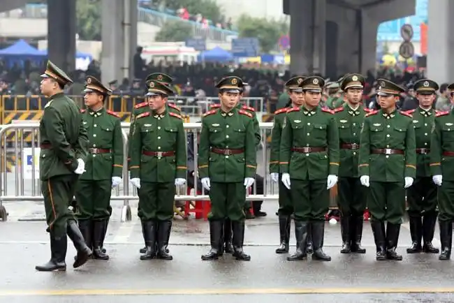 日常警察 武警 雨靴图 - gentle bear - gentle bear 的博客