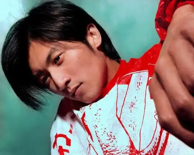 外籍艺人纷纷改国籍谢霆锋退改加拿大籍巩俐称自己年轻不懂事