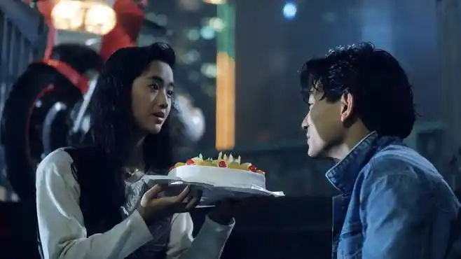 天若有情:刘德华为了哄美女开心,带她去卖蛋糕,华仔还是你会啊-影视综