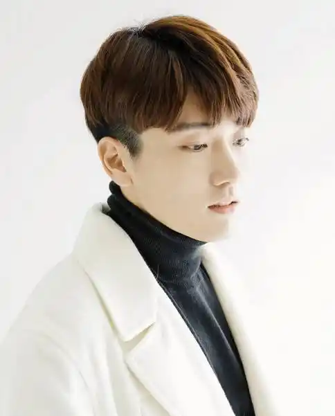 11款年轻男生的帅气发型你喜欢第几款