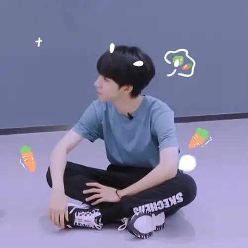 贺峻霖同款周大福饕餮图腾手链