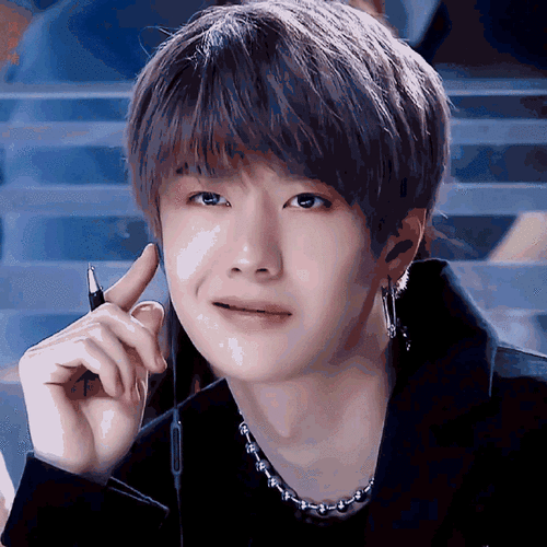 王一博gq候场vlog##王一博歪嘴笑梦回蓝忘机