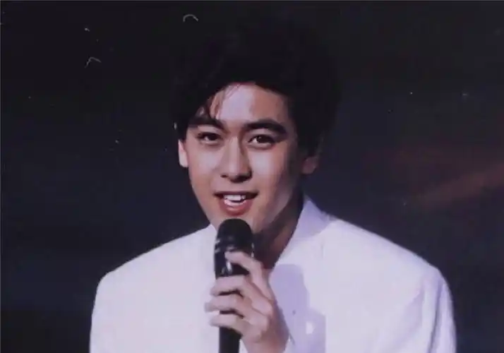 林志颖今年也已经有46岁了,但是,从照片上却可以看出他依旧是很年轻