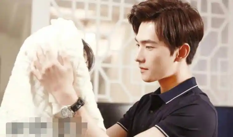 曾经霍建华与杨紫拍摄《战长沙》的时候,霍建华在其中拍戏的时候决定