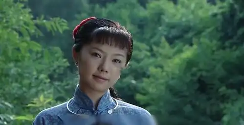 年轻男女相约服毒殉情,男孩却偷偷调换了毒药:《围屋里的桃花》