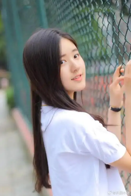 赵露思1718岁的照片她真的等比例长大啊一直很漂亮
