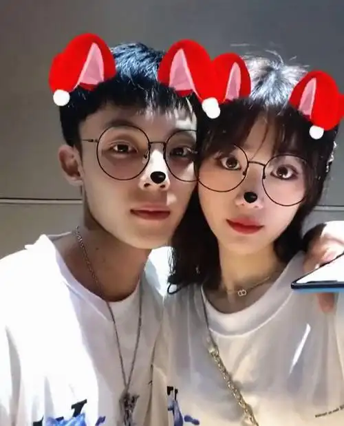 齐麟女友晒恩爱合照遭到吐槽网友妖怪哪里跑