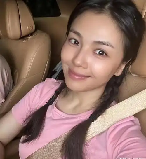 刘涛到底长啥样?看清她起床素颜照后,网友:满脸沧桑太真实!