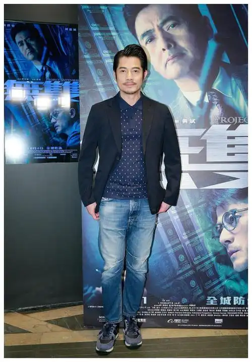 郭富城穿上小西装,搭一件polo衫,留点小胡渣更有男人味!