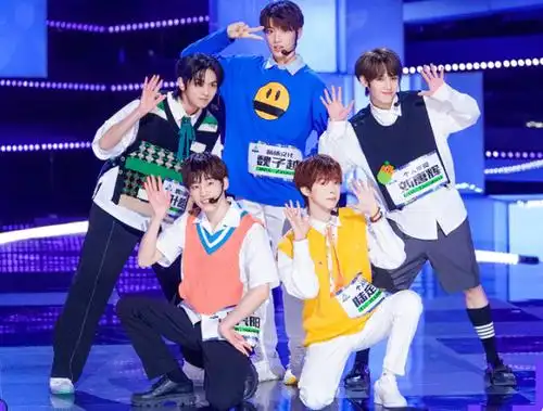 随着创造营2021青春有你3播出,这两天热点,都成男团选秀