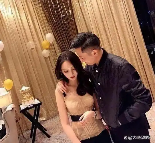 黄晓明已二婚网传妻子年纪不大但水很深