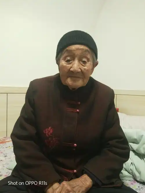 祝奶奶福如东海,寿比南山