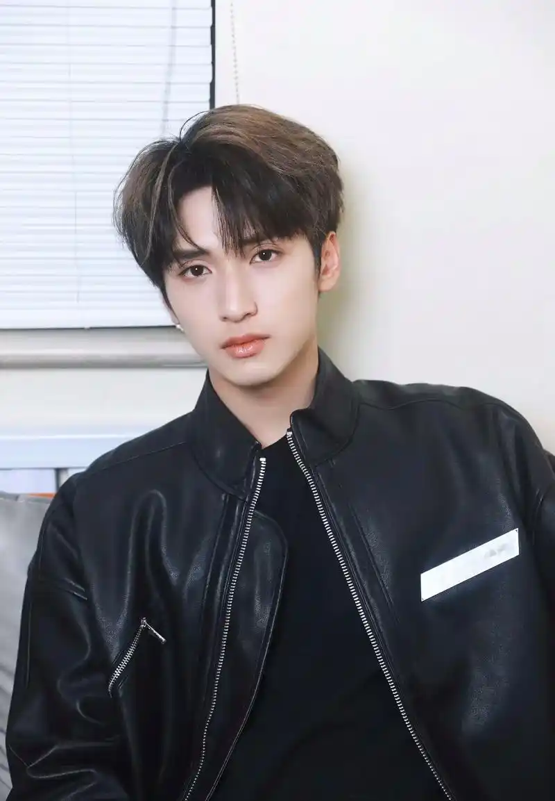 严浩翔 #分享照片 - 抖音