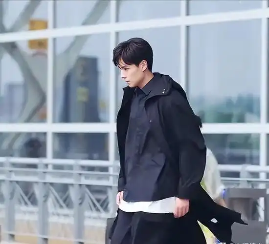 没想到,4月才开始,30岁胡一天却以这样的方式,败光观众缘