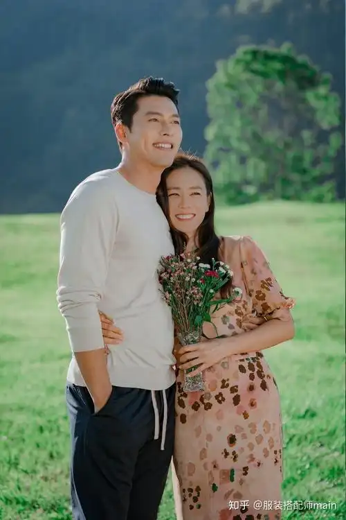 孙艺珍碎花裙少女感十足,这低头一吻太甜了 - 知乎