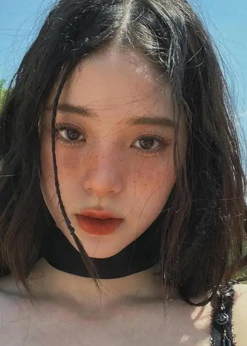 迪丽热巴超话#美妆#女明星们的雀斑妆总是充满了独特的魅力,让人眼前