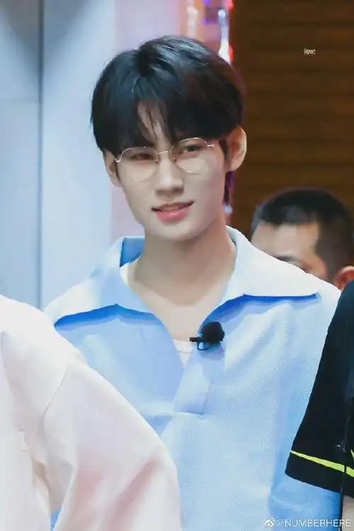 张真源 核能高音大主唱##张真源##张真源应援色二代唯一all绿##时代