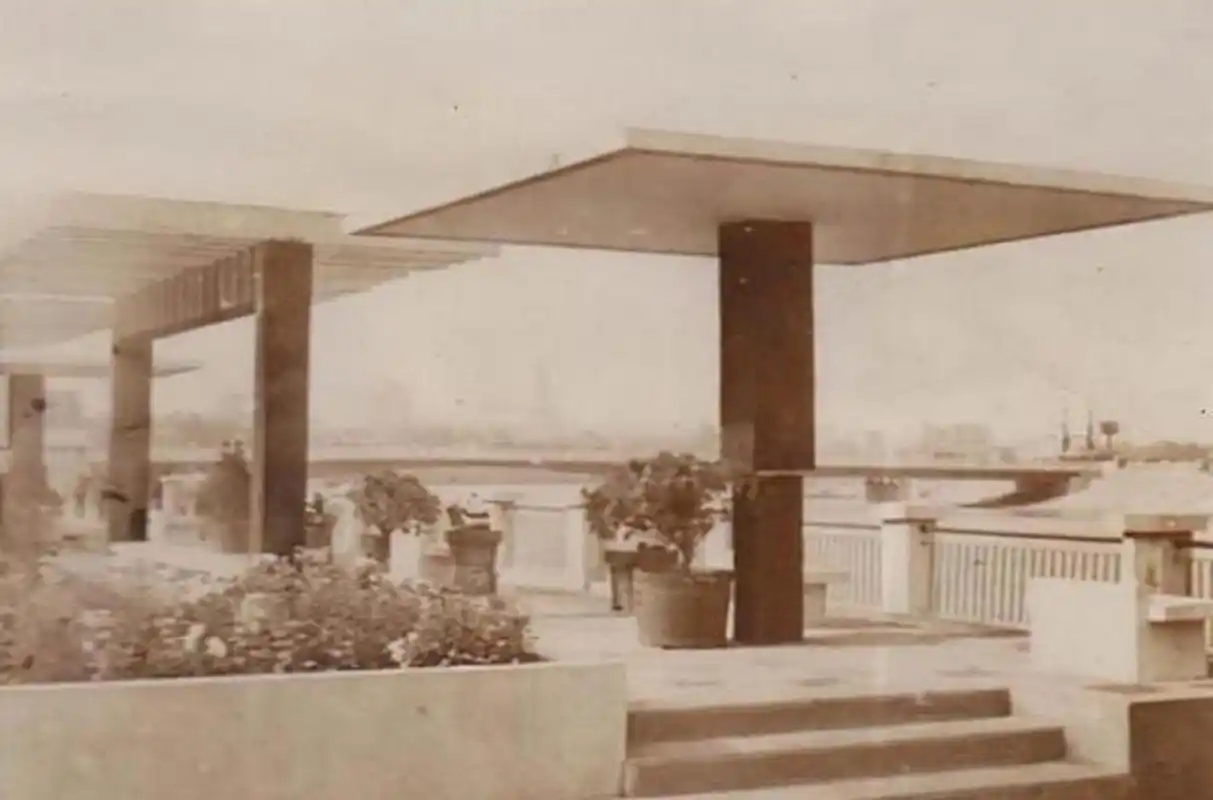 1984年的天津老照片,图为海河公园的一角,很多人都去过,是很多人的