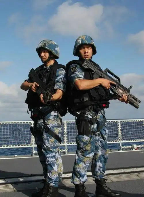 兵哥哥穿上"颜值"大幅提升|军队|军事|迷彩服_网易订阅