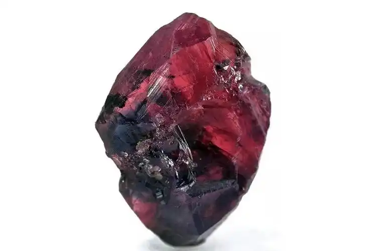 红宝石原石图片欣赏红宝石的原石也很美