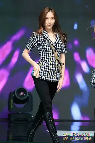 f(x) 郑秀晶 krystal f(x)首次独立mini演唱会