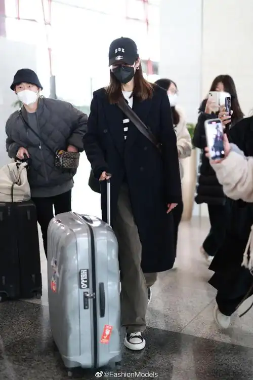 机场真街拍##刘雯