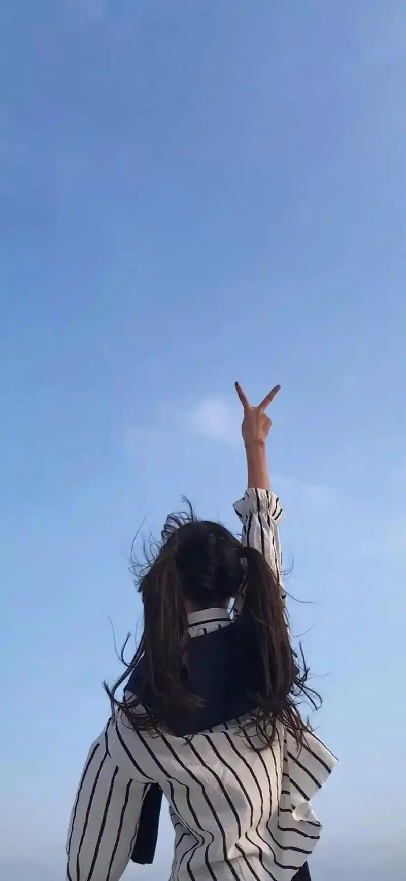 甜美女孩 #精选壁纸 接下来我会更新壁纸锁屏,背景等高清图 - 抖音