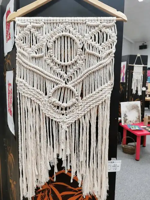 学前教育系手工与玩教具作品展顺利开幕