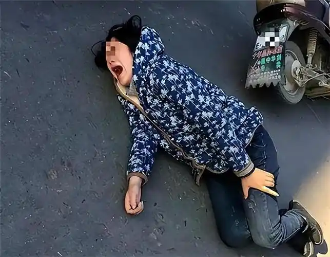 女子碰瓷被大货车碾压致死家属向司机索赔100万济南法院判了