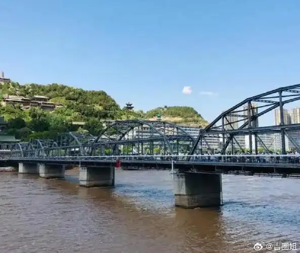 为您推荐了兰州著名景点,其中包括甘肃省博物馆,兰州水墨丹霞旅游景区