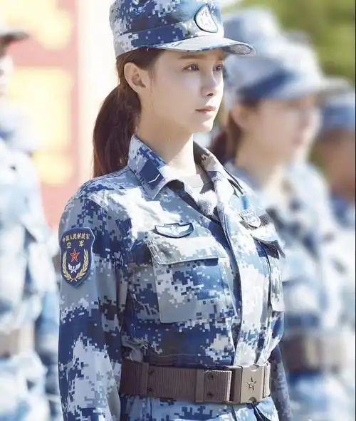 女星们穿起军装容颜如花,网友们却偏爱最后一位:太美太可爱!