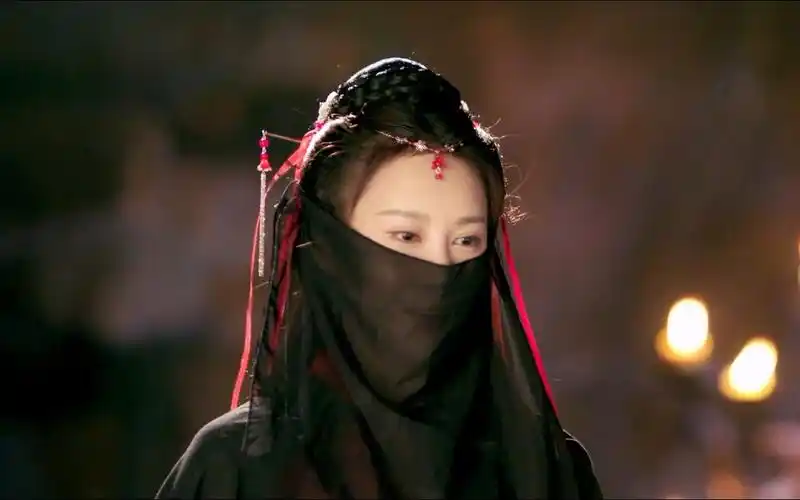 蒙面女为救人竟被狐妖控制