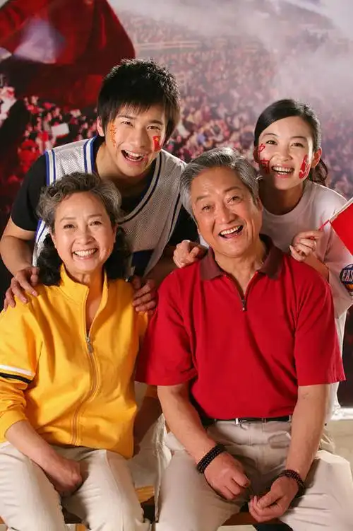 东方人,四个人,家庭,夫妻,母亲,父亲,女儿,儿子,站,坐,笑,微笑,露齿笑