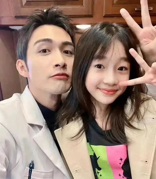 迷你景甜小司藤长大了少女感美人不愧是拿捏过张彬彬