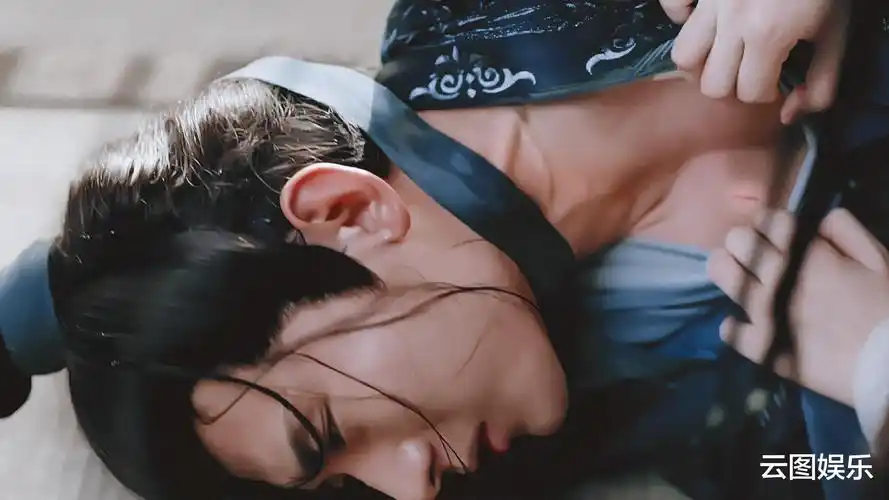 比胡歌矮,比邓伦老,被骂这辈子当不了演员,却成仙侠男神接班人