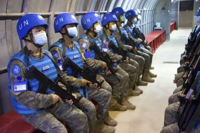 致敬守卫和平的中国蓝盔