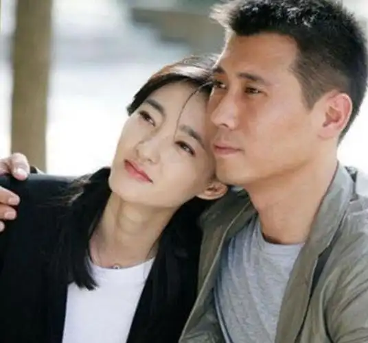 【图】王丽坤交过的男朋友都有谁 现男友不介意其比基尼跳水