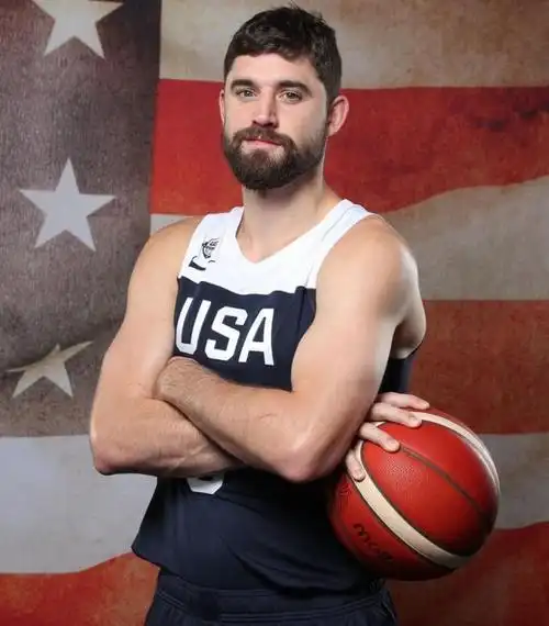 成功入选篮网官方晒出乔哈里斯身穿国家队球衣照片