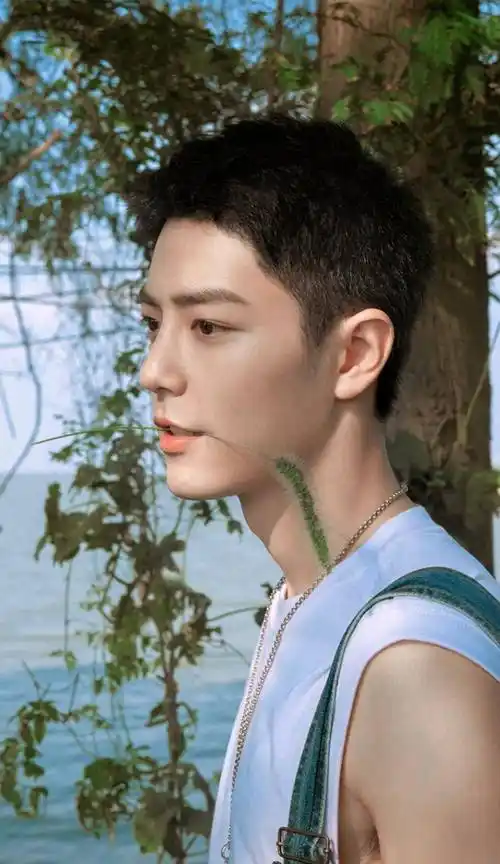 肖战的喉结合集:上下滚动的喉结会说话,简直荷尔蒙爆棚_时尚_鼻梁_高