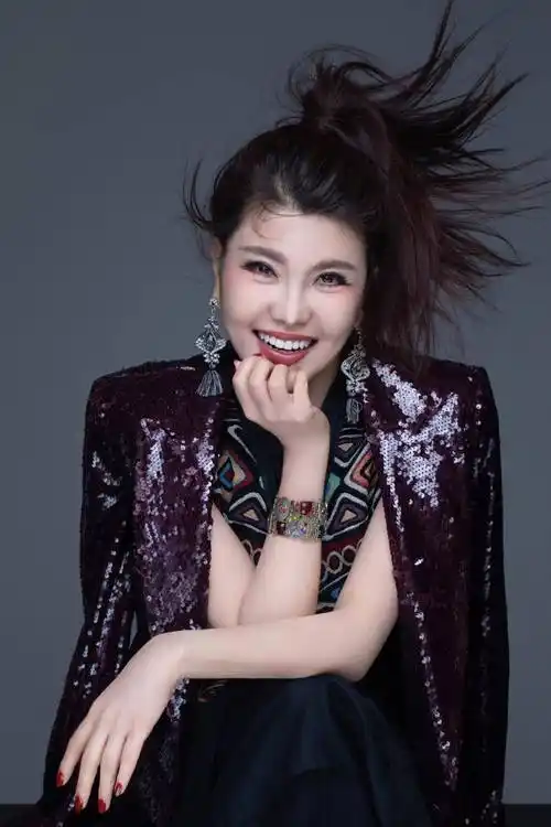 这些表达爱国之情的歌曲,都是乌兰图雅这些年走遍祖国大好河山的感悟