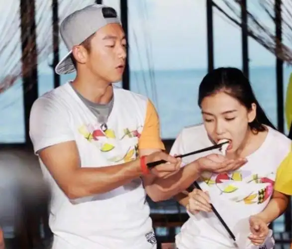 郑恺:"半懵"状态下结婚,与老婆三年生俩,如今38岁成人生赢家|杨颖