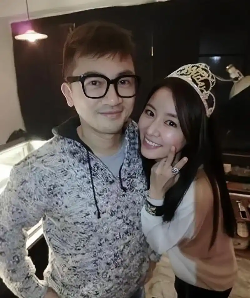 杨紫谢娜在线沉浸磕cp的样子像极了我们,看到苏有朋林心如同框的那一