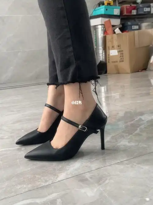 穿高跟鞋磨脚掉跟的直接来