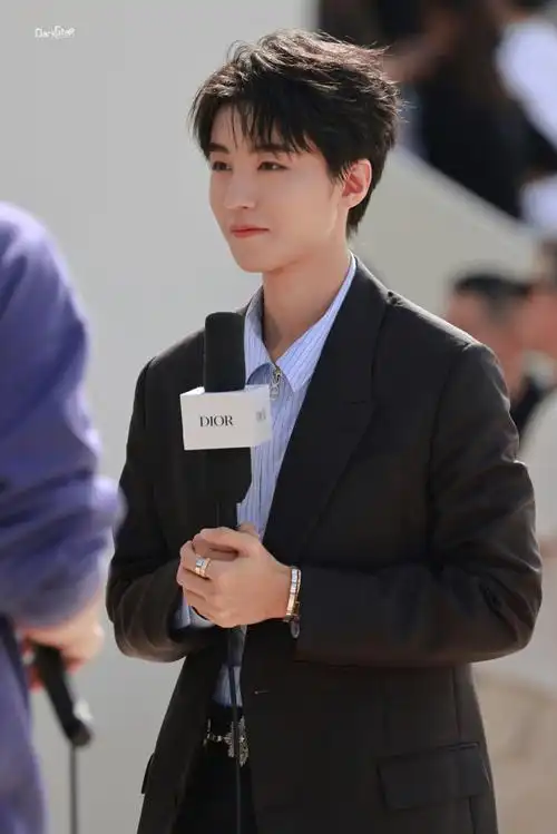 logo 鸣谢个站&个人博)@tfboys-王俊凯